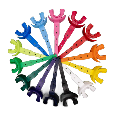 Reyrr Hypervent munnbeskyttere i ulike livlige farger arrangert i en sirkel, med to-lags støping og ventilasjonshull for pusteevne og beskyttelse.